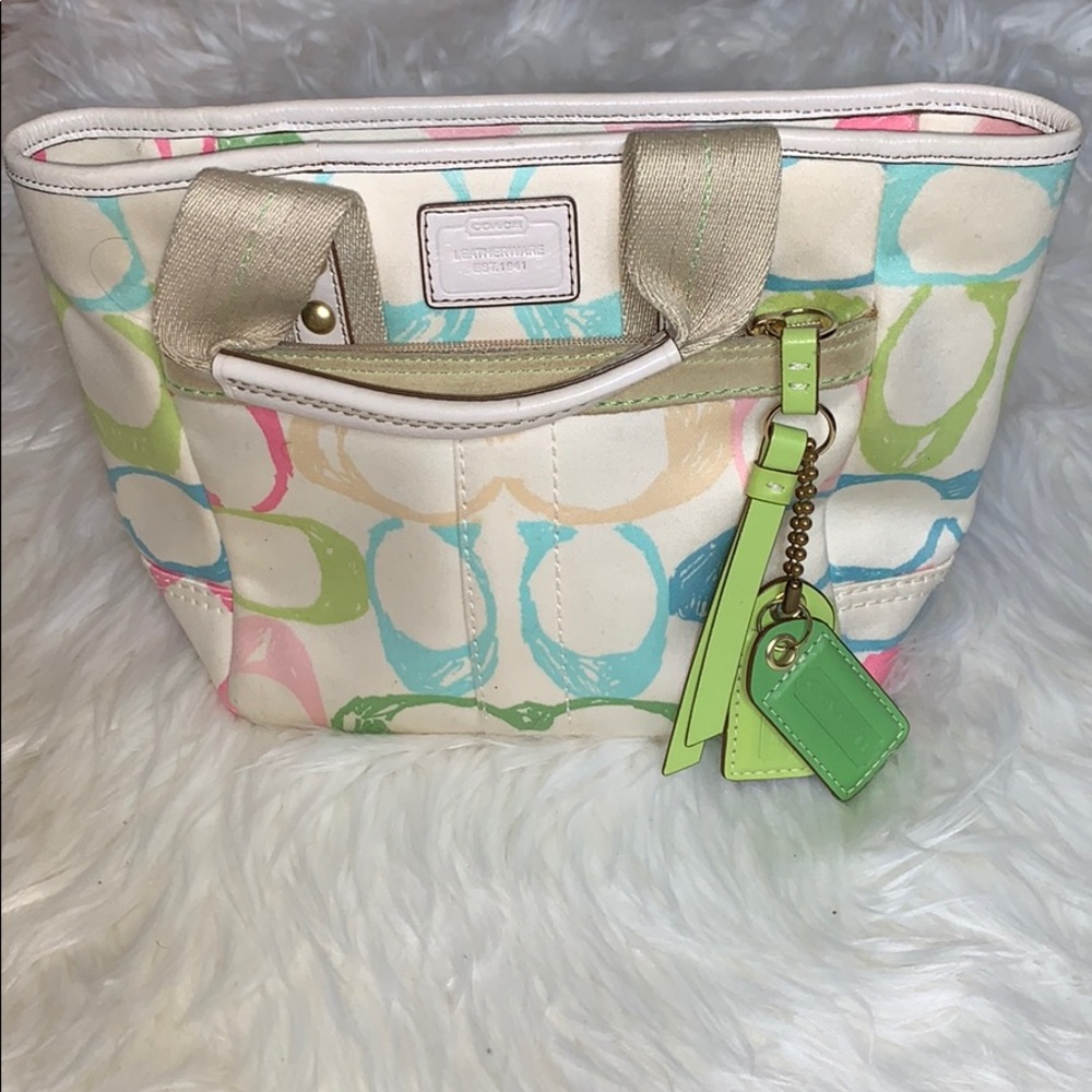 Coach Hamptons Scribble Signature Tote